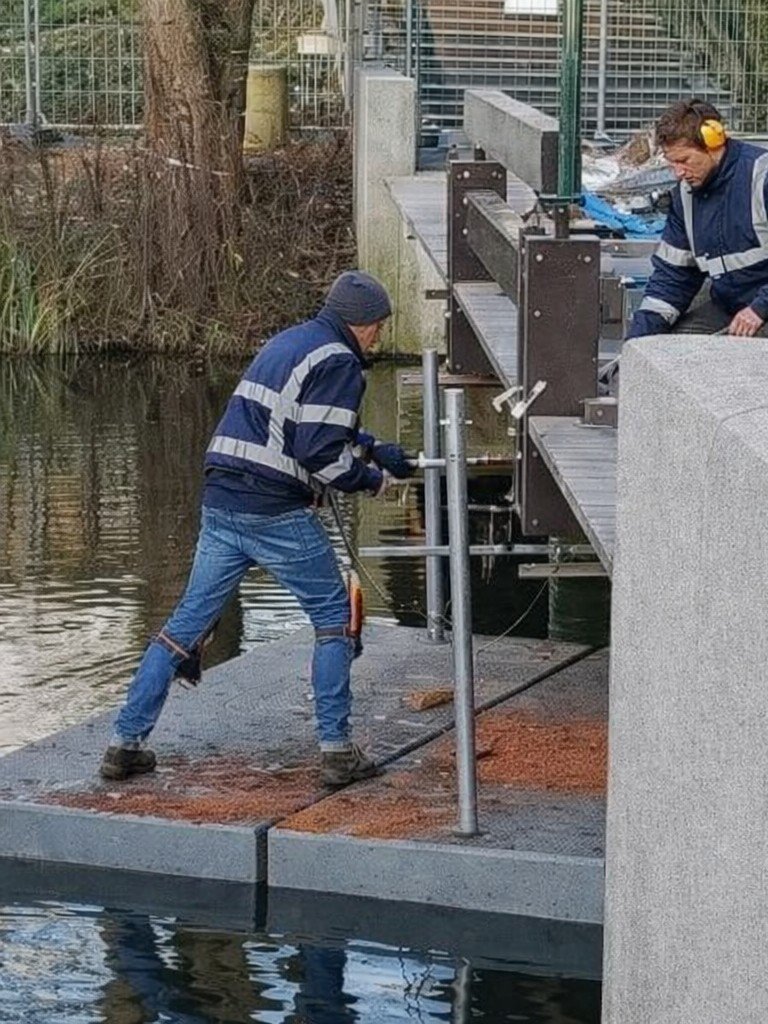 Industrial work modular floating platform quikdok.